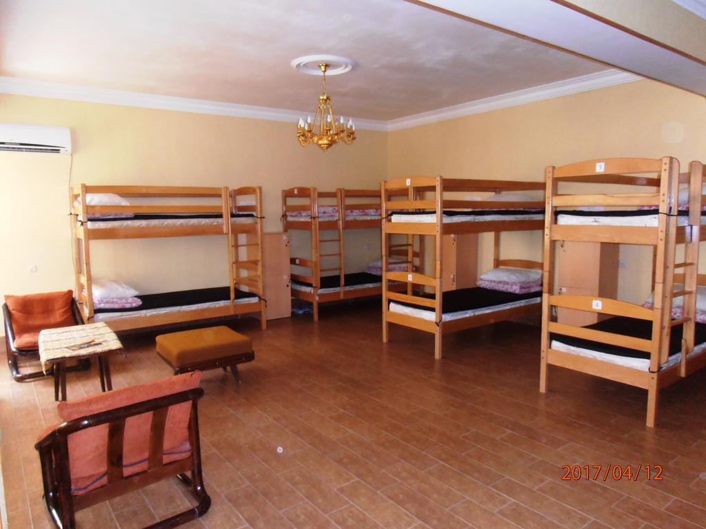 Rafael Hostel Jerevan Buitenkant foto