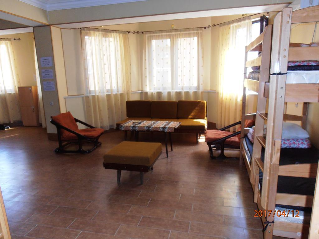 Rafael Hostel Jerevan Buitenkant foto
